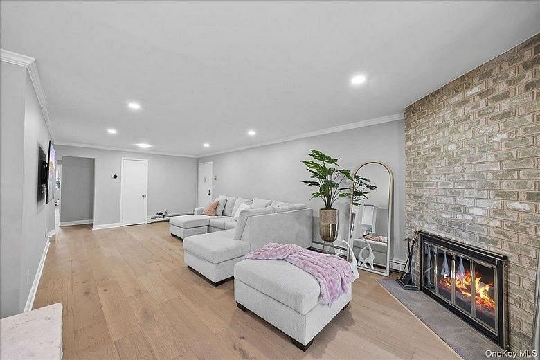 107 N Broadway #213