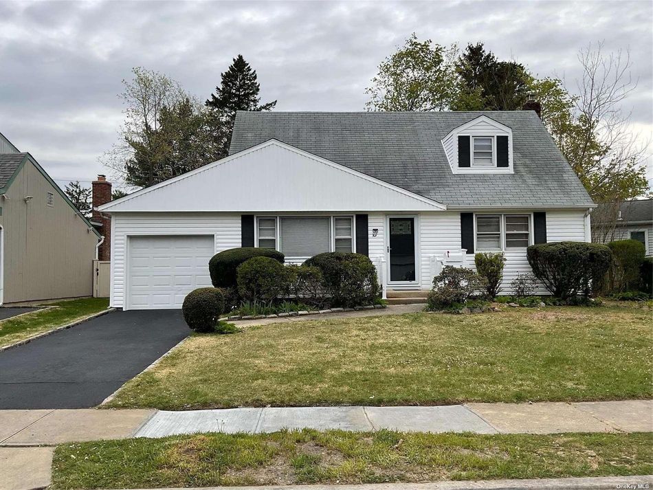 Image 1 of 18 for 107 Radcliff Drive in Long Island, East Norwich, NY, 11732