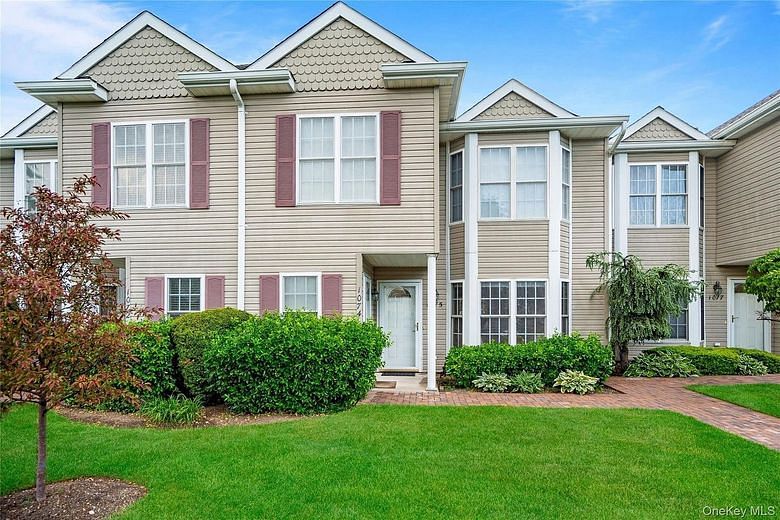 1075 Savoy Drive