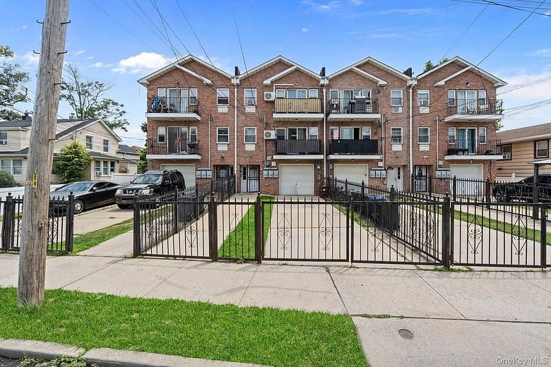 1076 Gipson Street