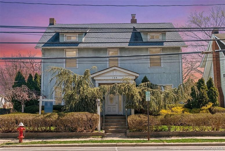 108 Hempstead Avenue