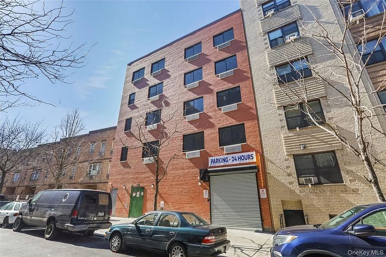 1081 Anderson