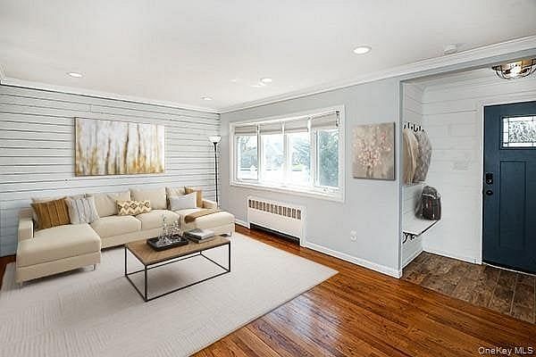 1084 Hicksville Road