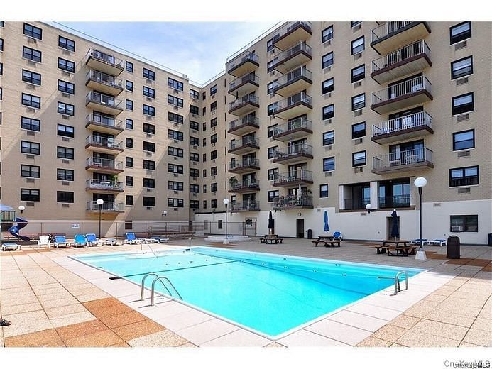 1085 Warburton Avenue #121