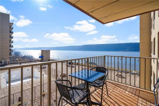 Image 1 of 32 for 1085 Warburton Avenue #226 in Westchester, Yonkers, NY, 10701