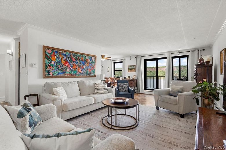 1085 Warburton Avenue #425