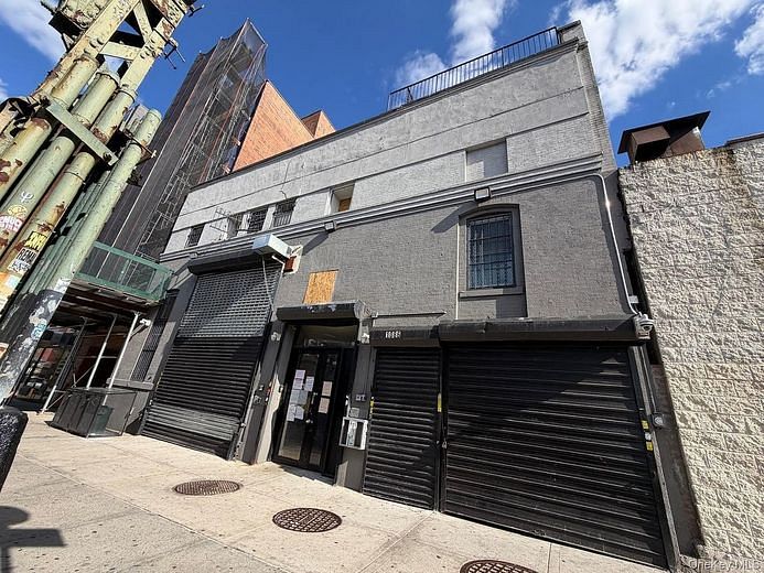 1086 Myrtle Avenue