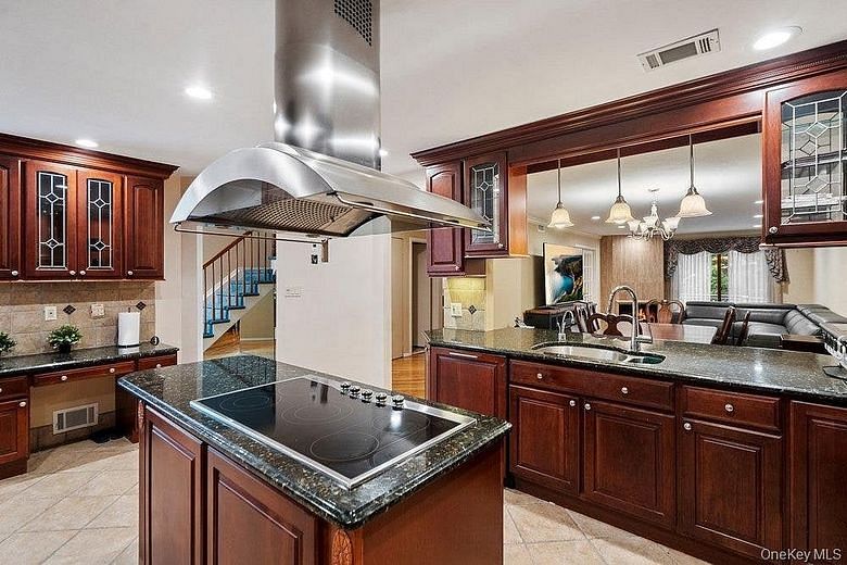 109 Foxwood Drive