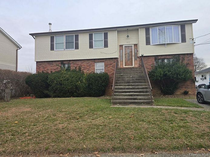 1095 Pinebrook Court