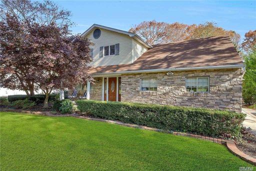 Image 1 of 32 for 42 Cross Bow Ln in Long Island, Commack, NY, 11725