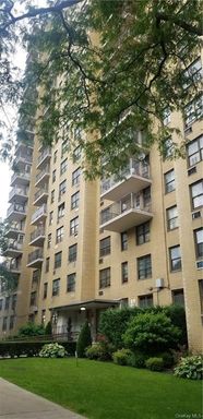 Image 1 of 22 for 920 Metcalf Avenue #8F in Bronx, NY, 10473