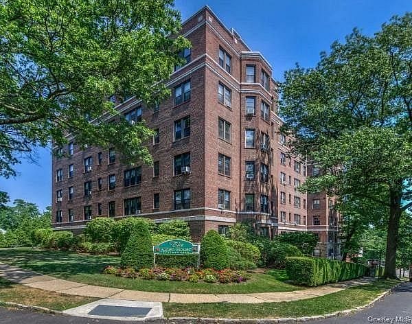 11 Alden Road #6N