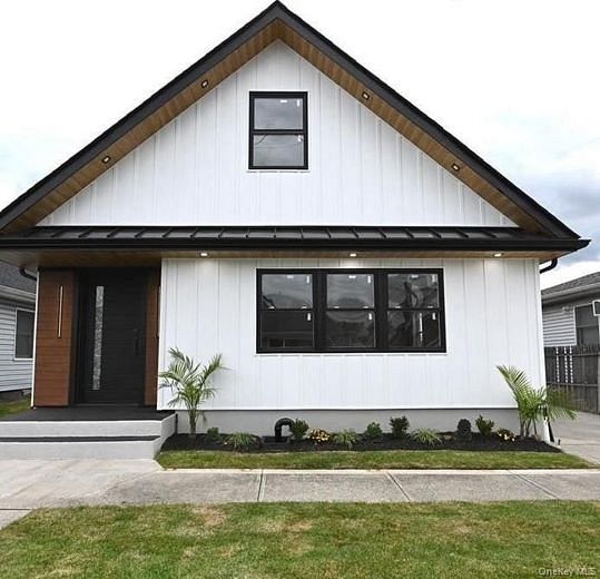 11 Bayview Avenue