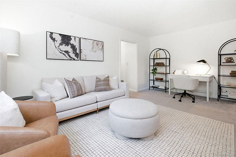 11 Bryant Crescent #1J
