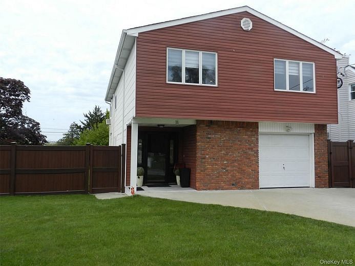 11 Carman Boulevard