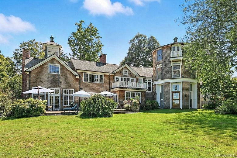 11 Carriage House Road