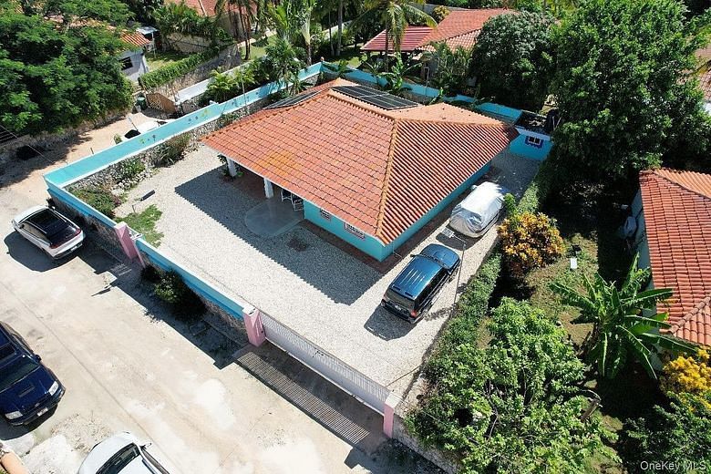 11 Catalunya, Los Ranchitos, Bavaro (Punta Cana), DR Street E