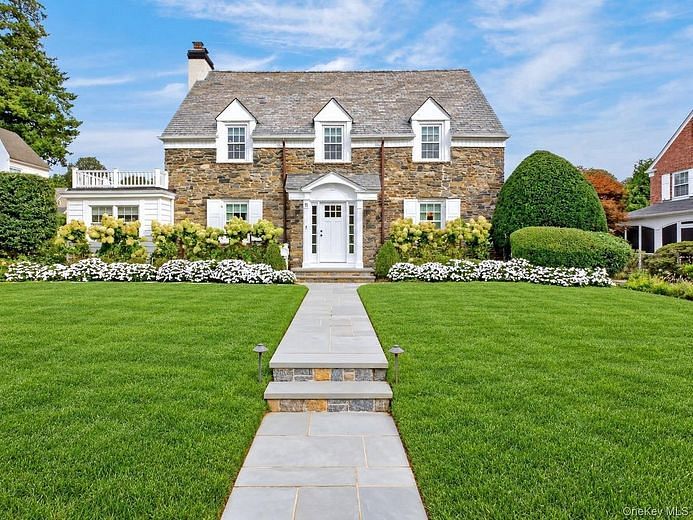 11 Cedar Place