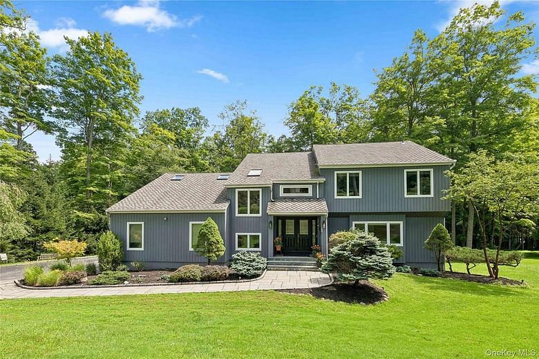 11 Cobbling Rock Drive