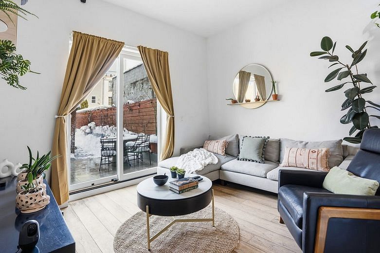 11 Conselyea Street #1B