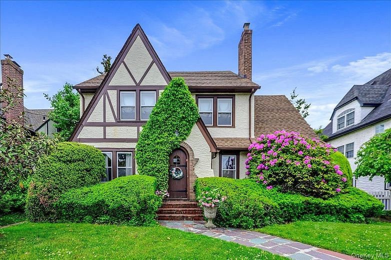 11 DeMott Avenue