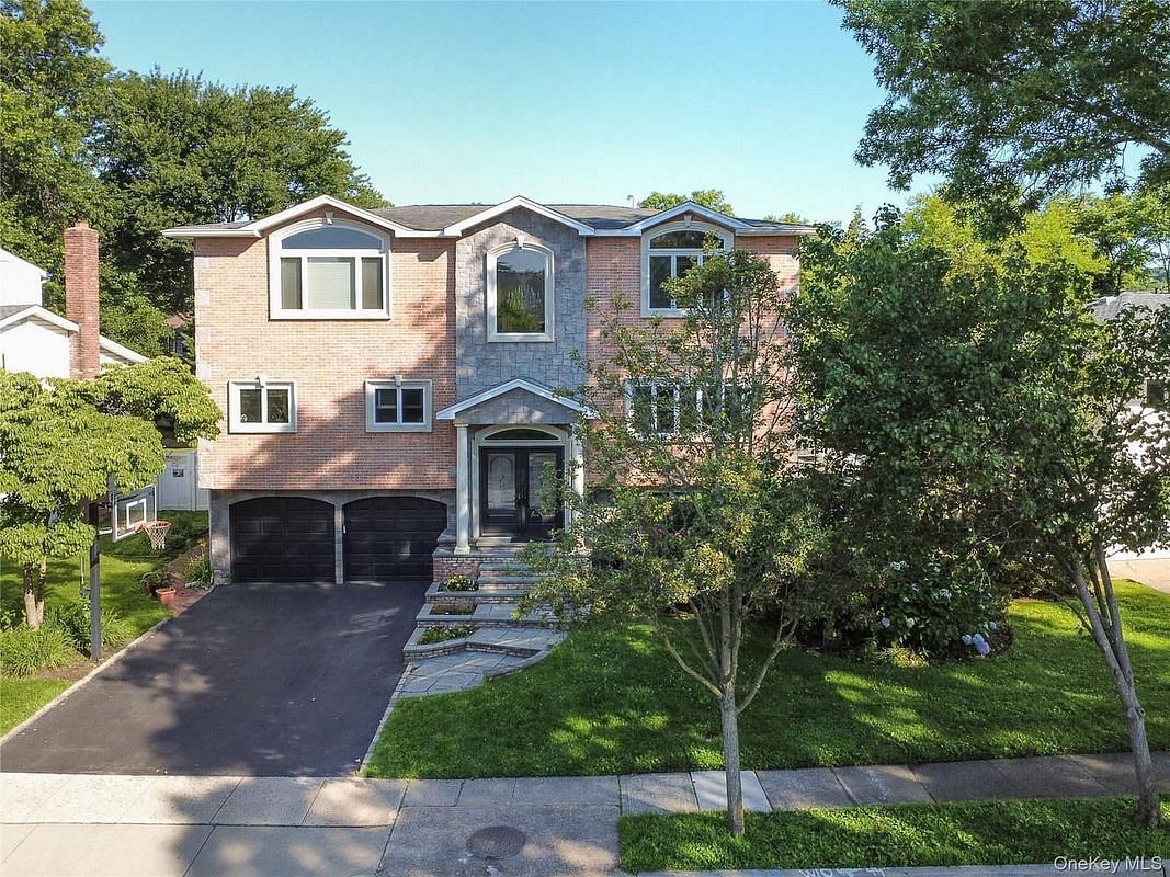 Image 1 of 33 for 11 Fishermans Drive in Long Island, North Hempstead, NY, 11050