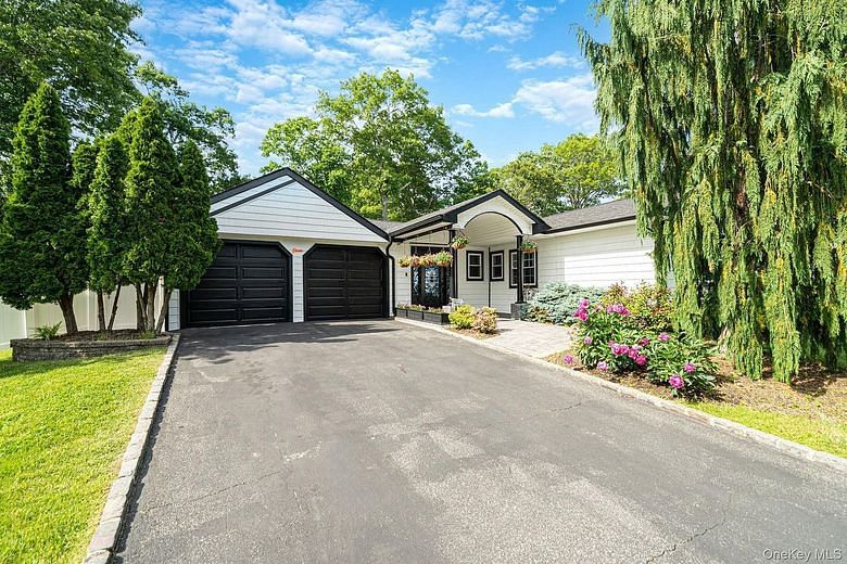 11 Gallatin Drive