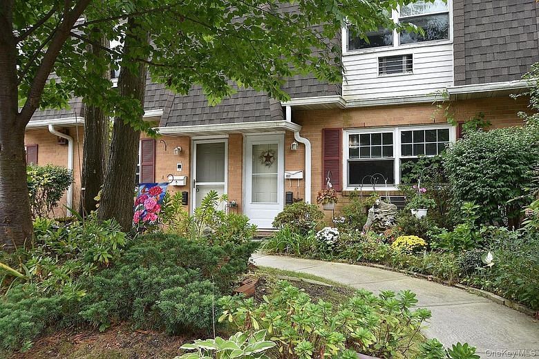 11 Glen Hollow Drive #D-64