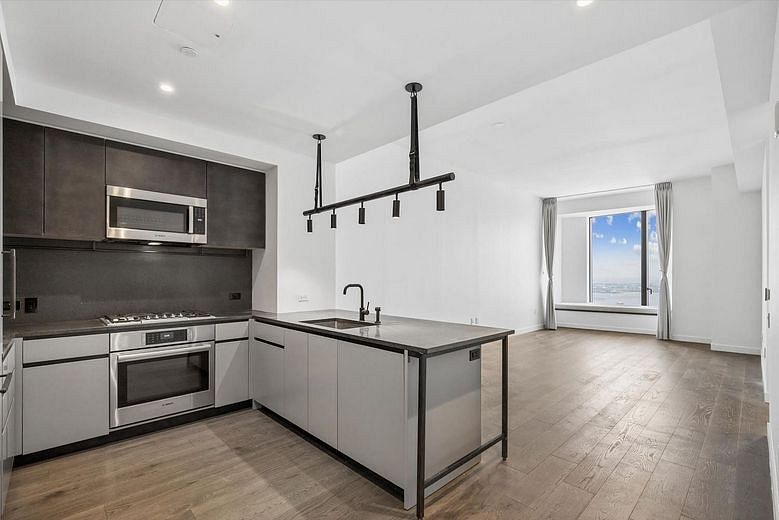11 Hoyt Street #55K