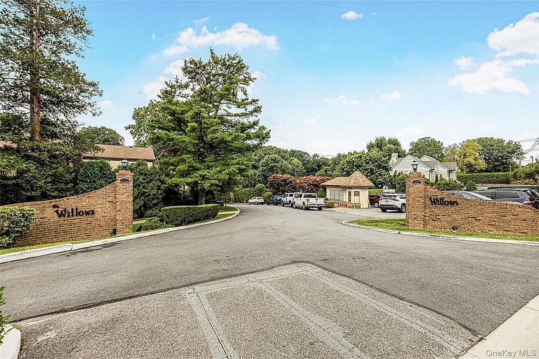 11 Jackson Avenue #27