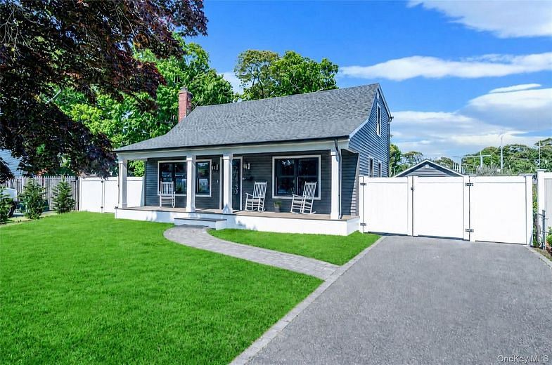 11 Lakewood Avenue