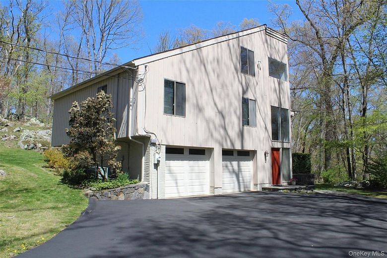 11 Manor Drive