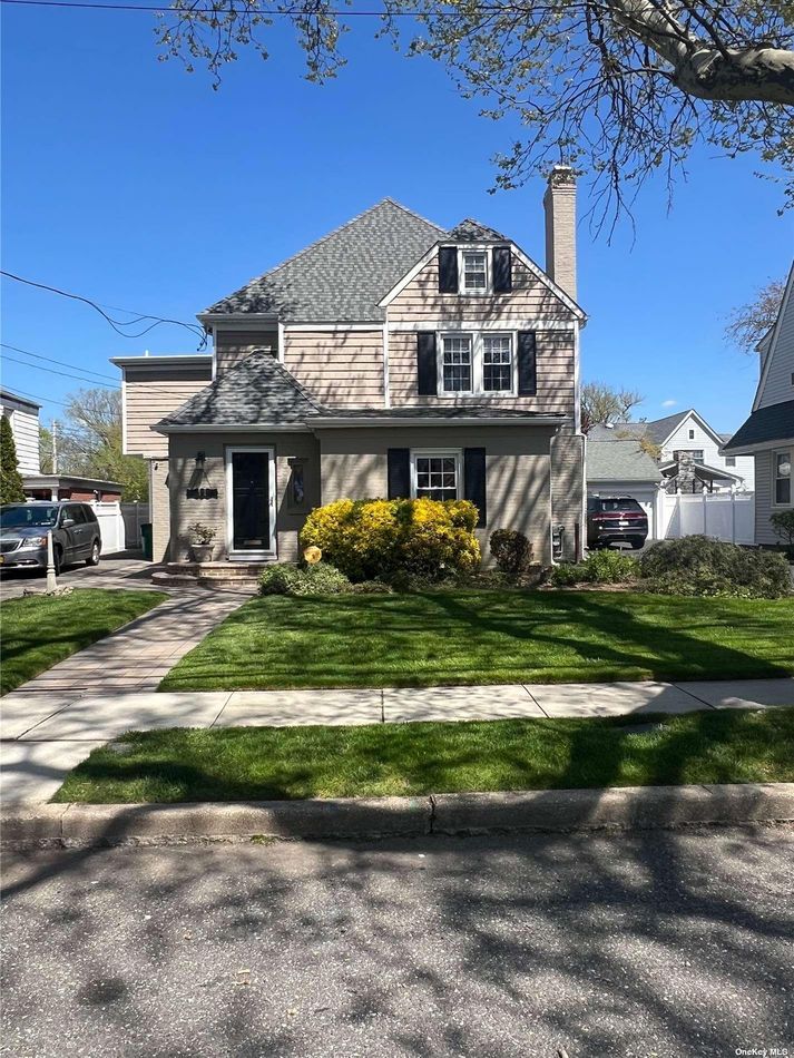 Image 1 of 32 for 11 Muirfield Road in Long Island, Rockville Centre, NY, 11570