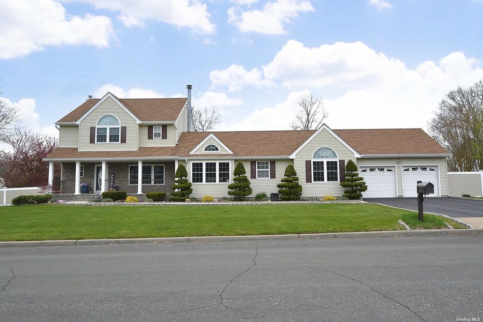 Image 1 of 26 for 11 Richard Drive in Long Island, Selden, NY, 11784