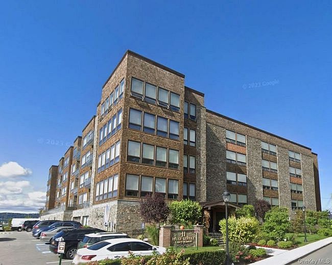 11 River Street #401