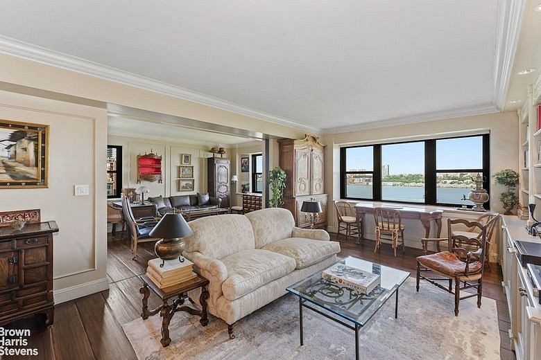 11 Riverside Drive #11FW