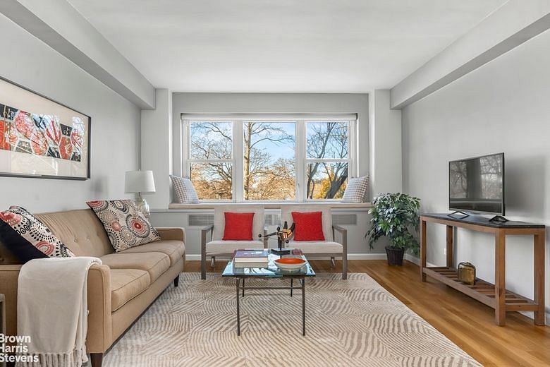 11 Riverside Drive #1FW