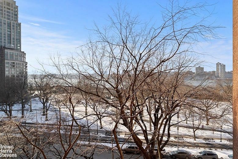 11 Riverside Drive #6HW