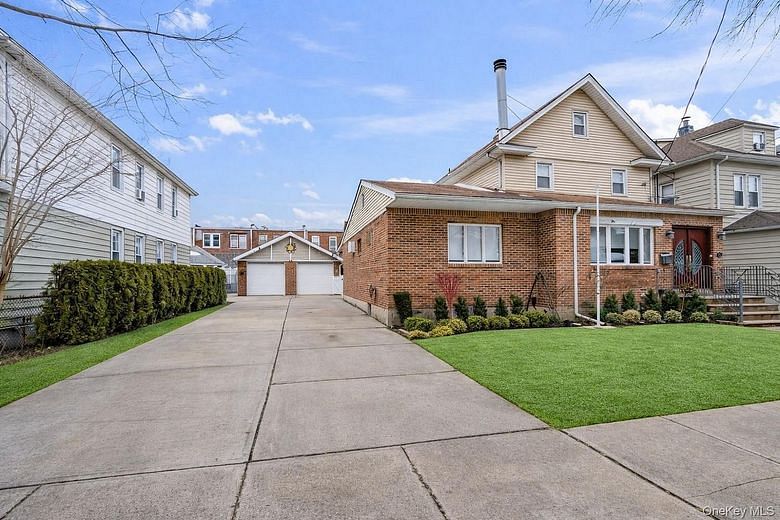 11 W Hitchcock Avenue