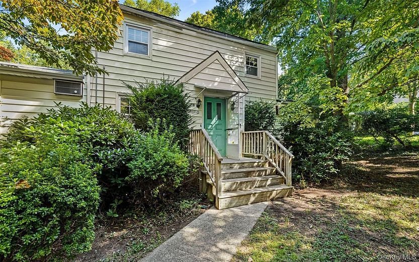 11 Woodycrest Drive
