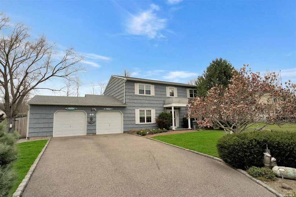 Image 1 of 35 for 11 Yorkshire Drive in Long Island, Wheatley Heights, NY, 11798