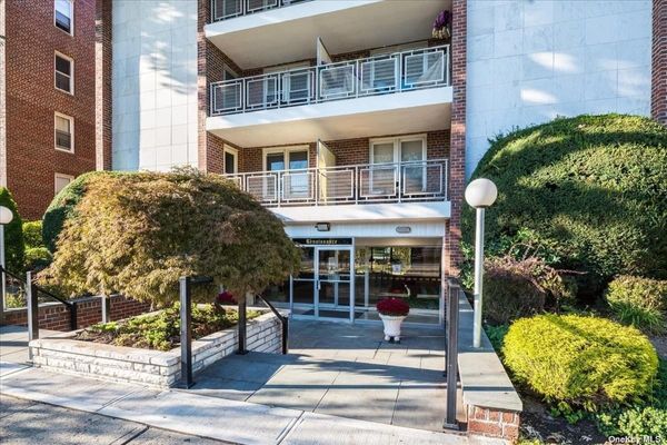 Image 1 of 17 for 110 Brooklyn Avenue #2Z in Long Island, Freeport, NY, 11520