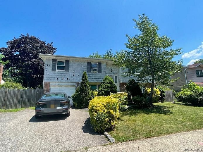 110 Greenway Drive S