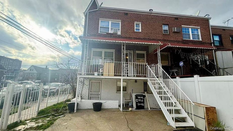 11002 Saultell Avenue