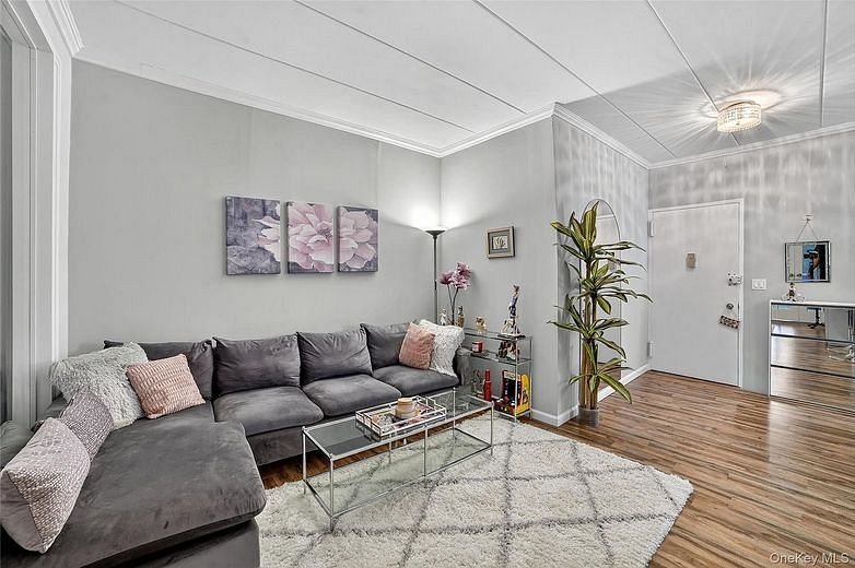 1101 Midland Avenue #121