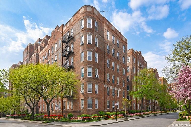 111-15 75th Avenue #6J
