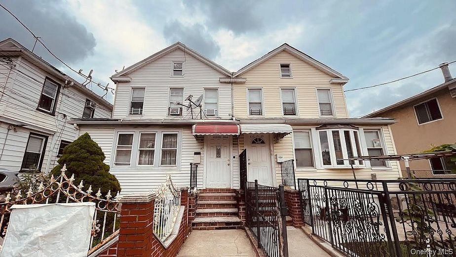 111-27 38th Avenue