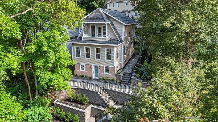 111 Altamont Avenue