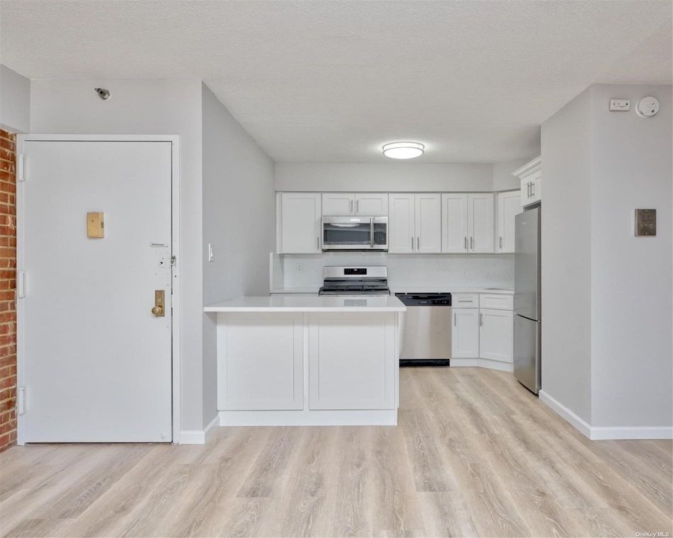 Image 1 of 11 for 111 Prospect Park Sw #8 in Brooklyn, Windsor Terrace, NY, 11218