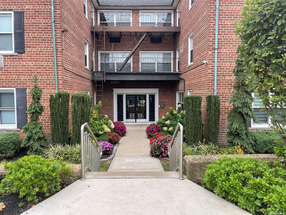 Image 1 of 15 for 111 S Centre Avenue #3-Qq in Long Island, Rockville Centre, NY, 11570